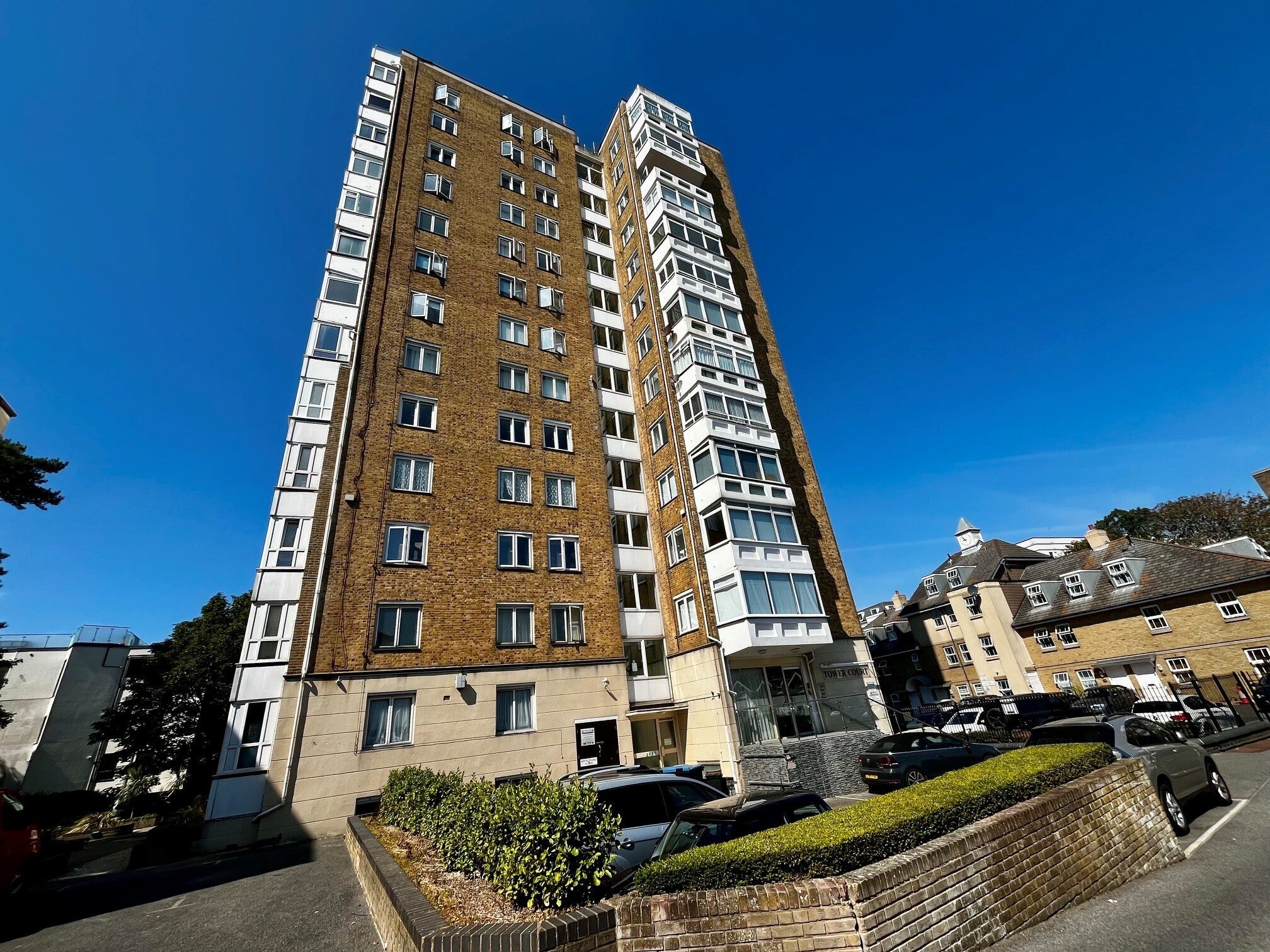 Flat West Cliff Road in Bournemouth