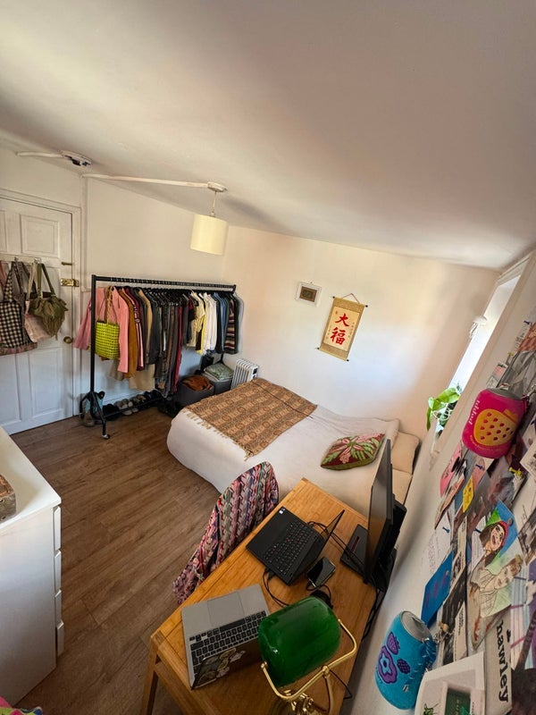 Room Calvert Avenue in Greater London