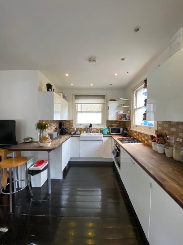 Room Lauriston Road in Greater London