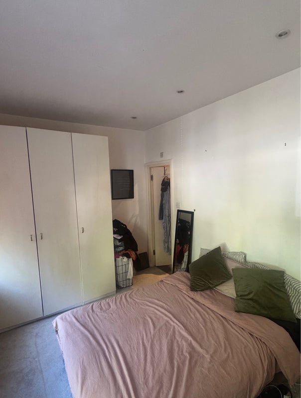 Room Lauriston Road in Greater London