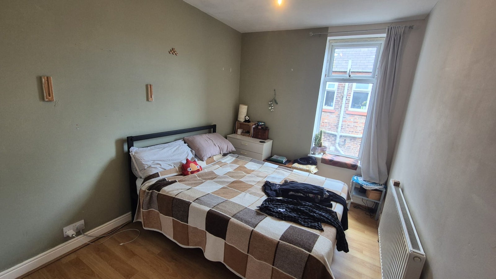 Flat Curzon Avenue in Greater London