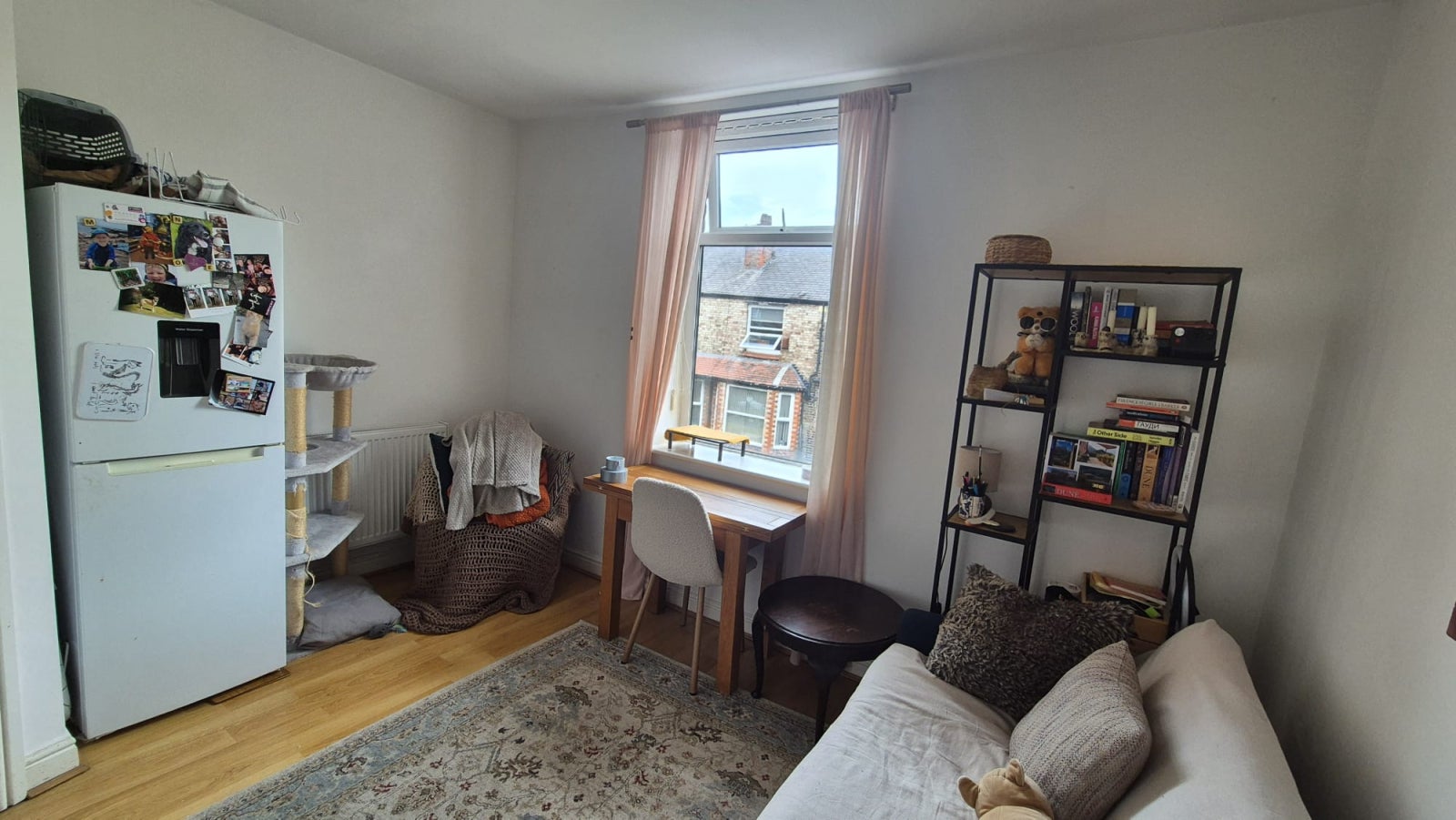 Flat Curzon Avenue in Greater London