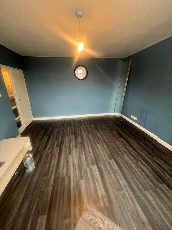 Room Thorncroft Street in Greater London