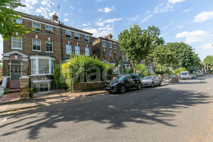 House White Lion Street in Greater London