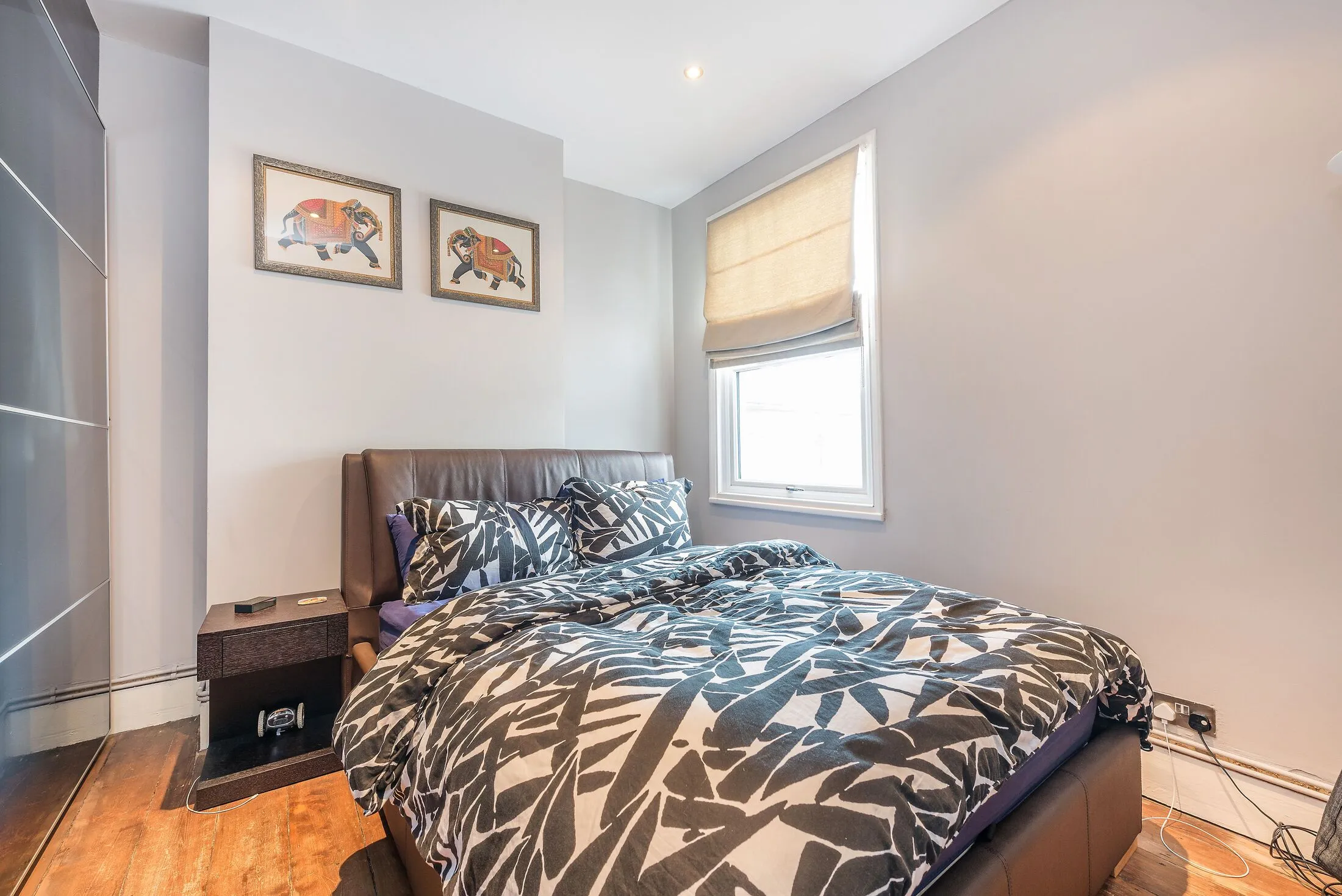 Flat Dorchester Grove in Greater London