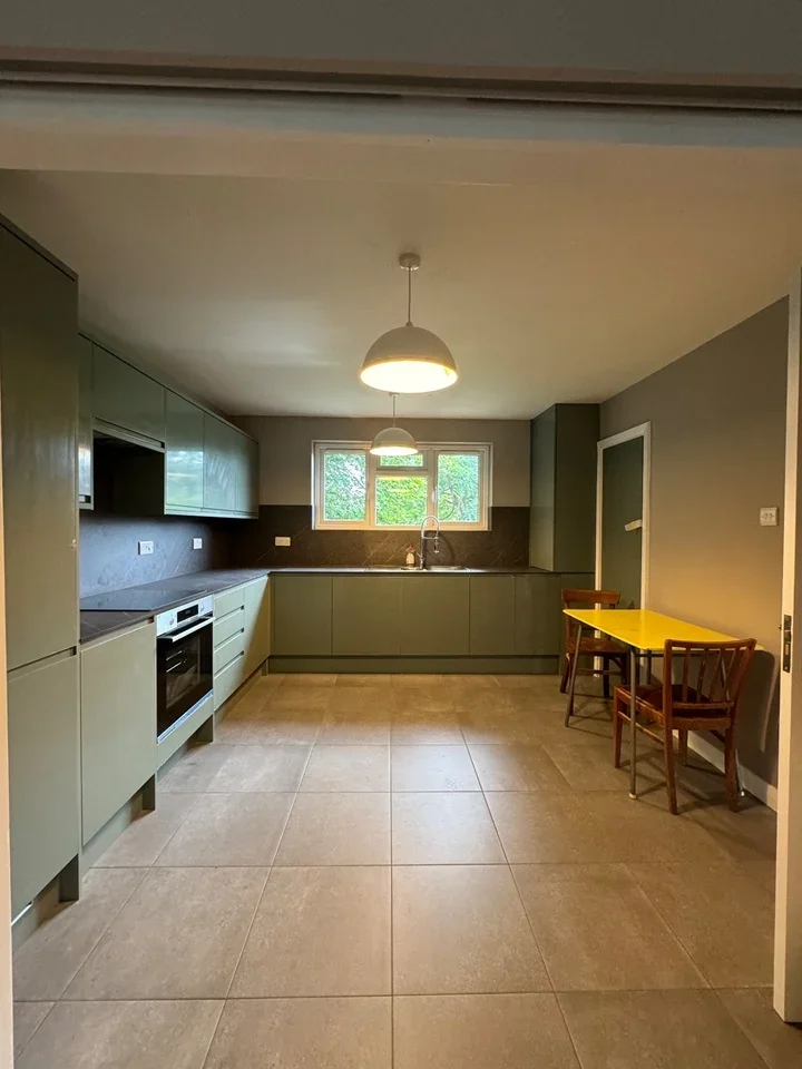 Flat Spencer Road in Greater London