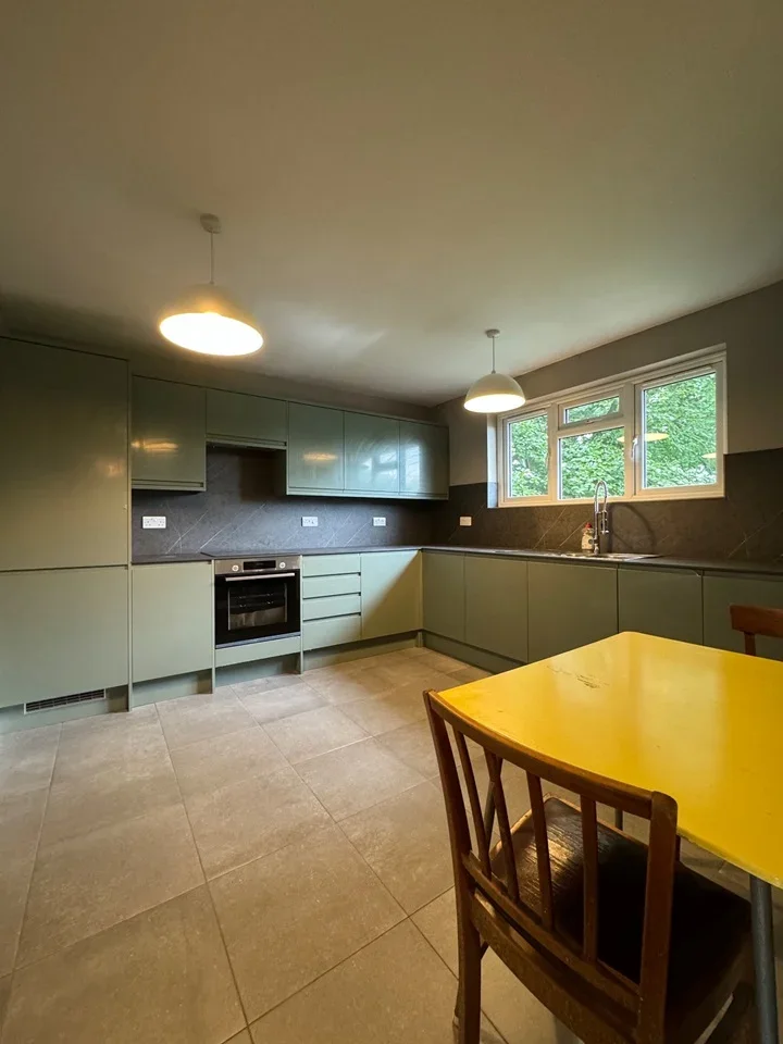 Flat Spencer Road in Greater London