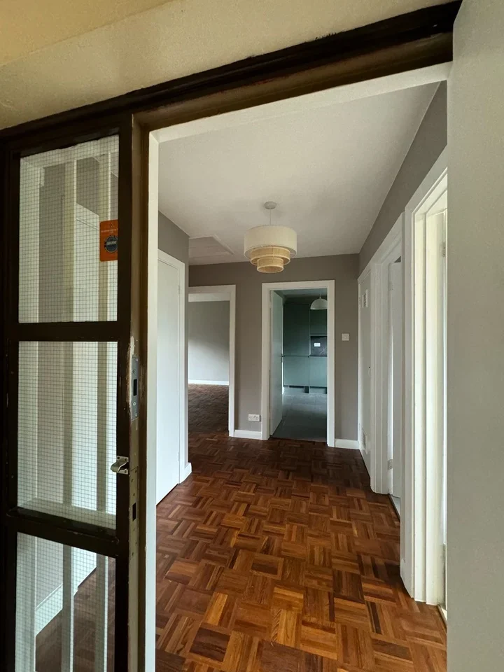 Flat Spencer Road in Greater London