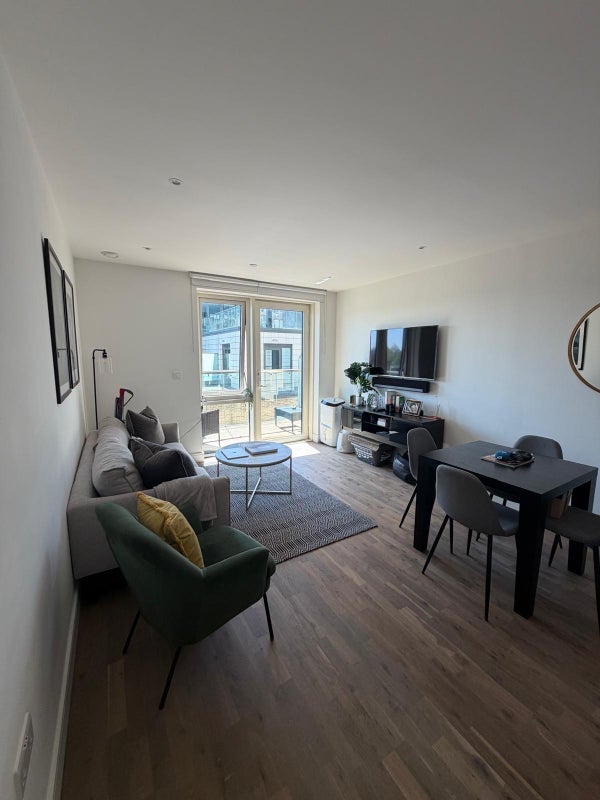 Room Juniper Drive in Greater London