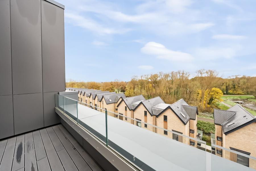 Flat Leacon Road in Ashford