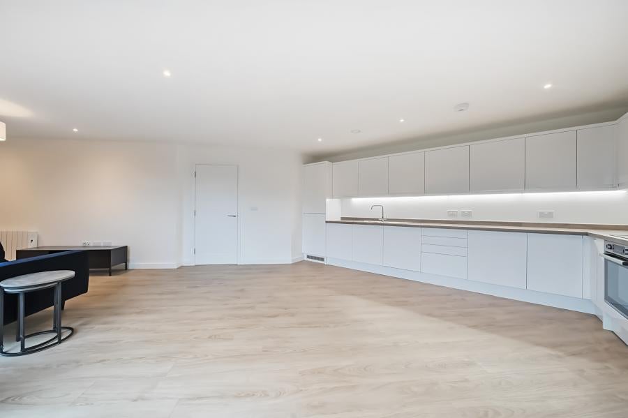 Flat Leacon Road in Ashford
