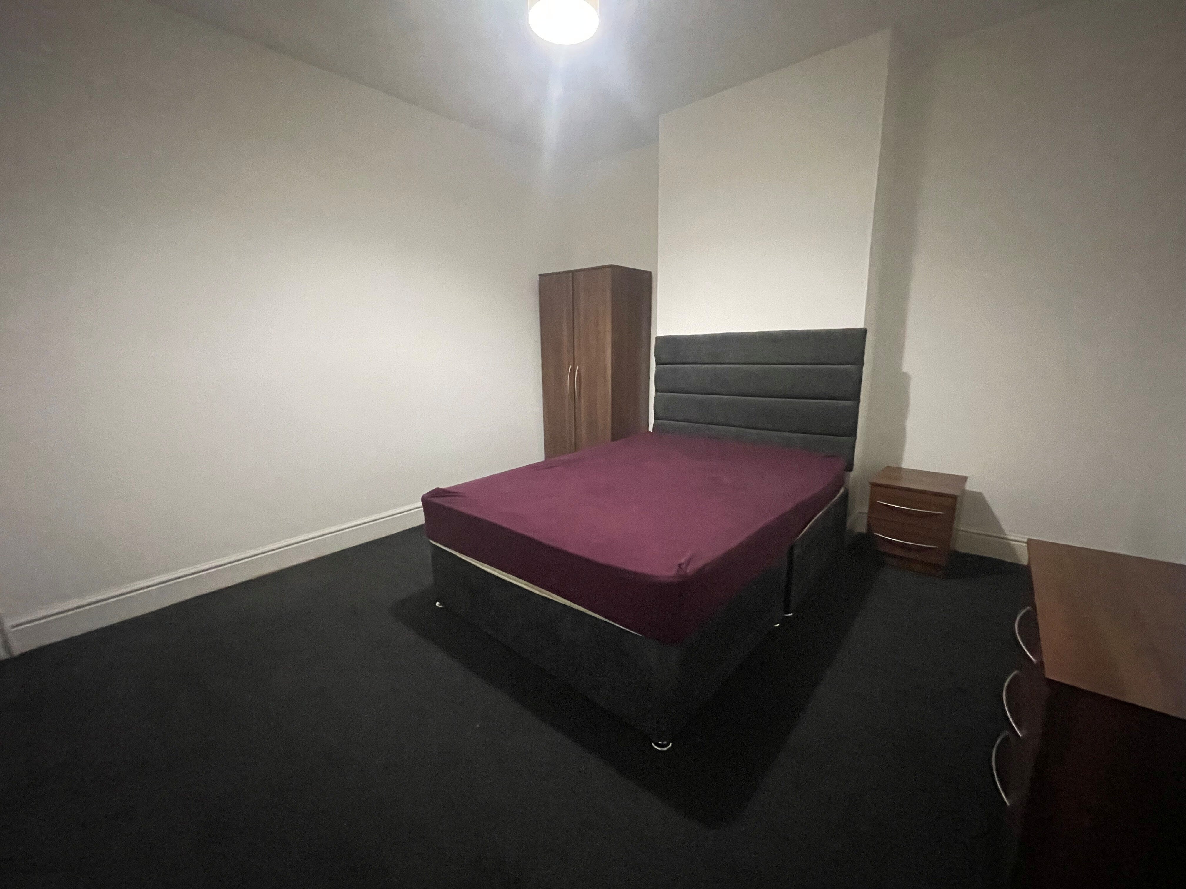 Room Alexander Road in Birmingham
