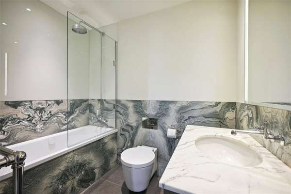 Flat Campden Hill Square in Greater London