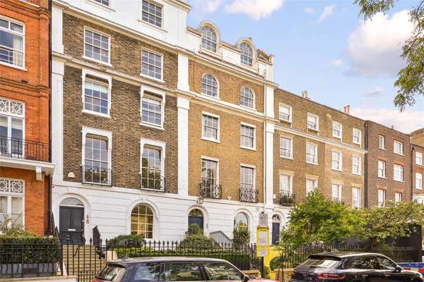 Flat Campden Hill Square in Greater London
