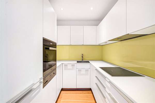 Flat Campden Hill Square in Greater London