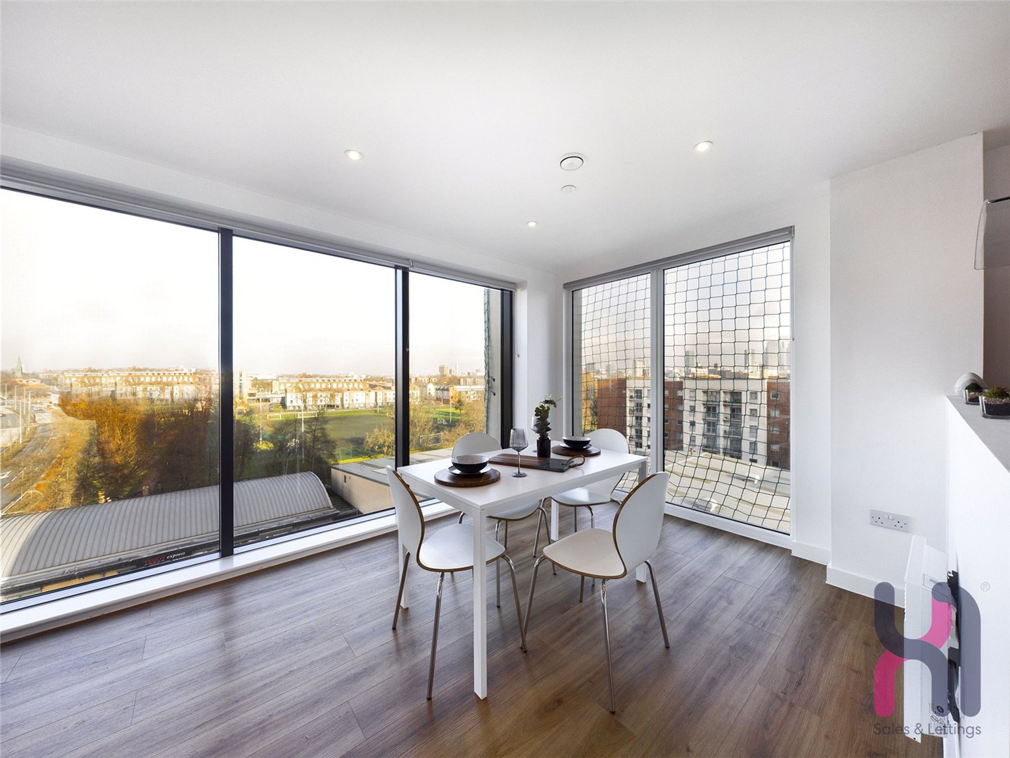 Flat Elmira Way in Salford