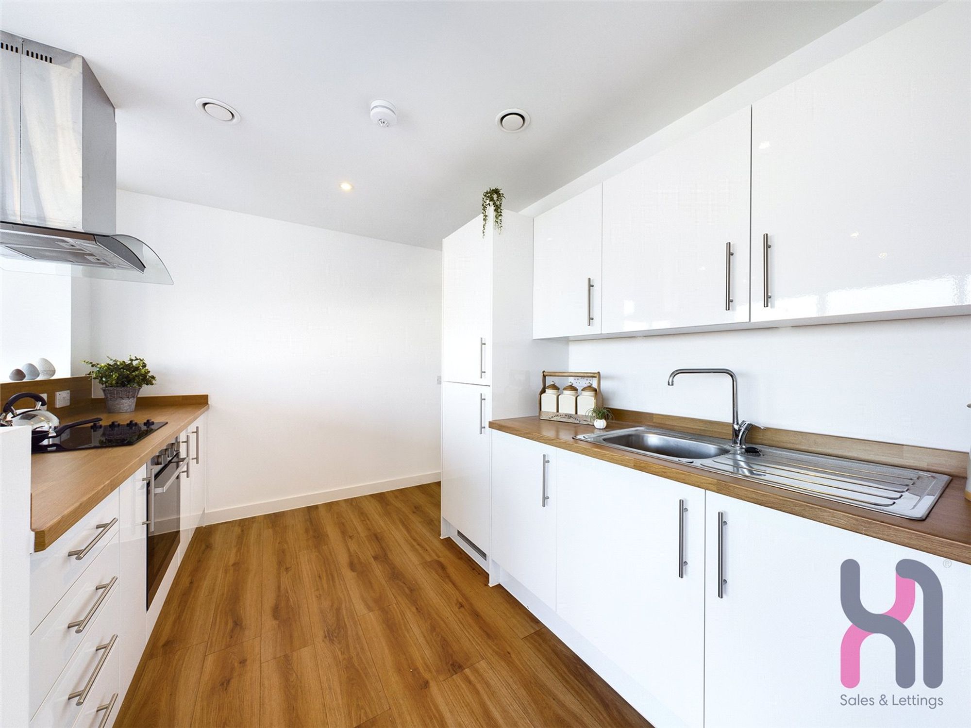 Flat Elmira Way in Salford
