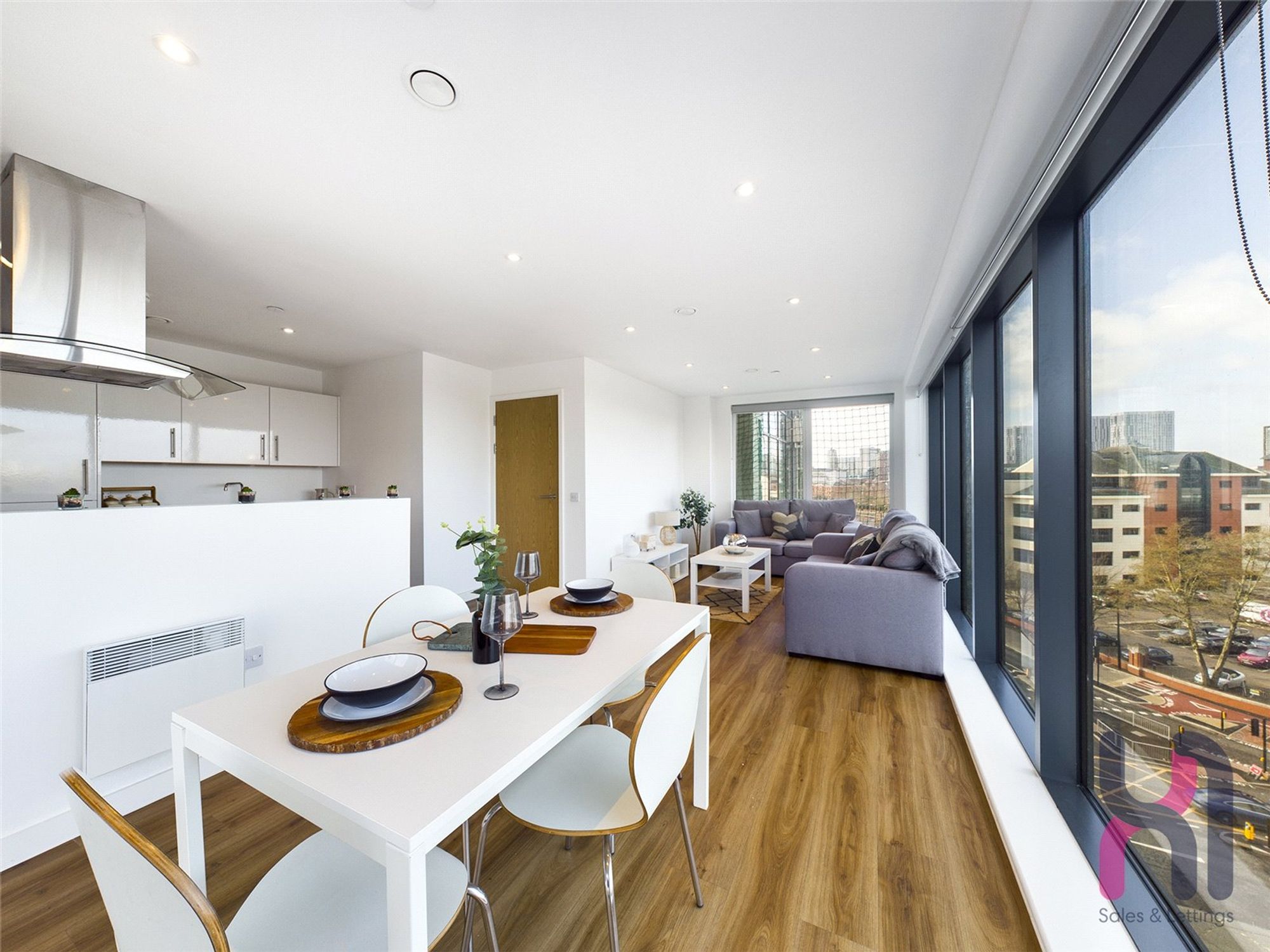 Flat Elmira Way in Salford