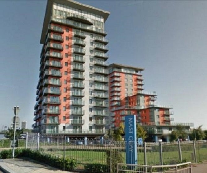 Flat Mast Quay in Greater London
