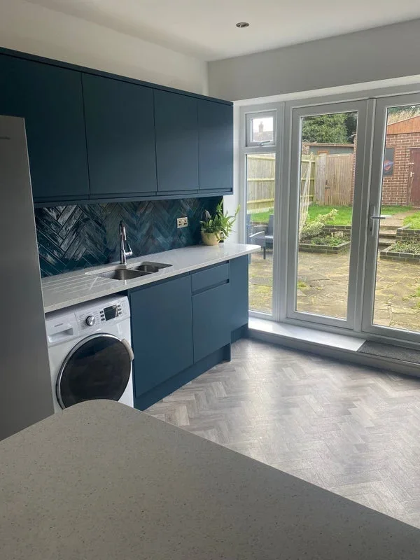Room Tudor Close in Greater London
