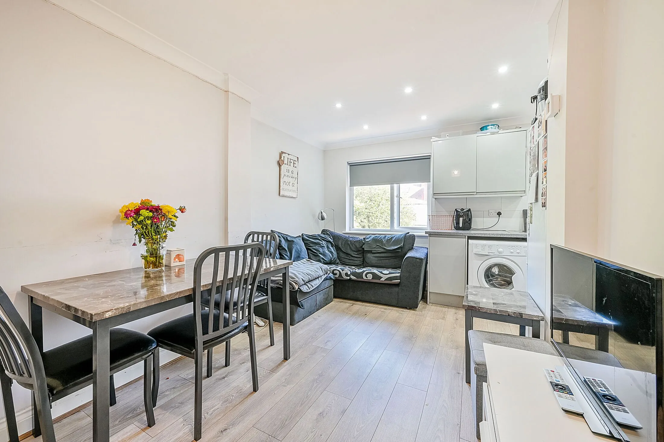 Flat Cecil Road in Greater London