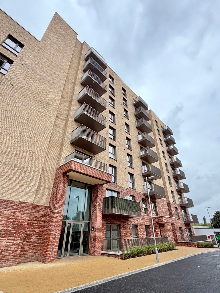 Flat Marsh Drive in Greater London