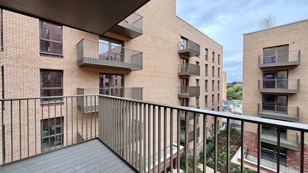 Flat Marsh Drive in Greater London