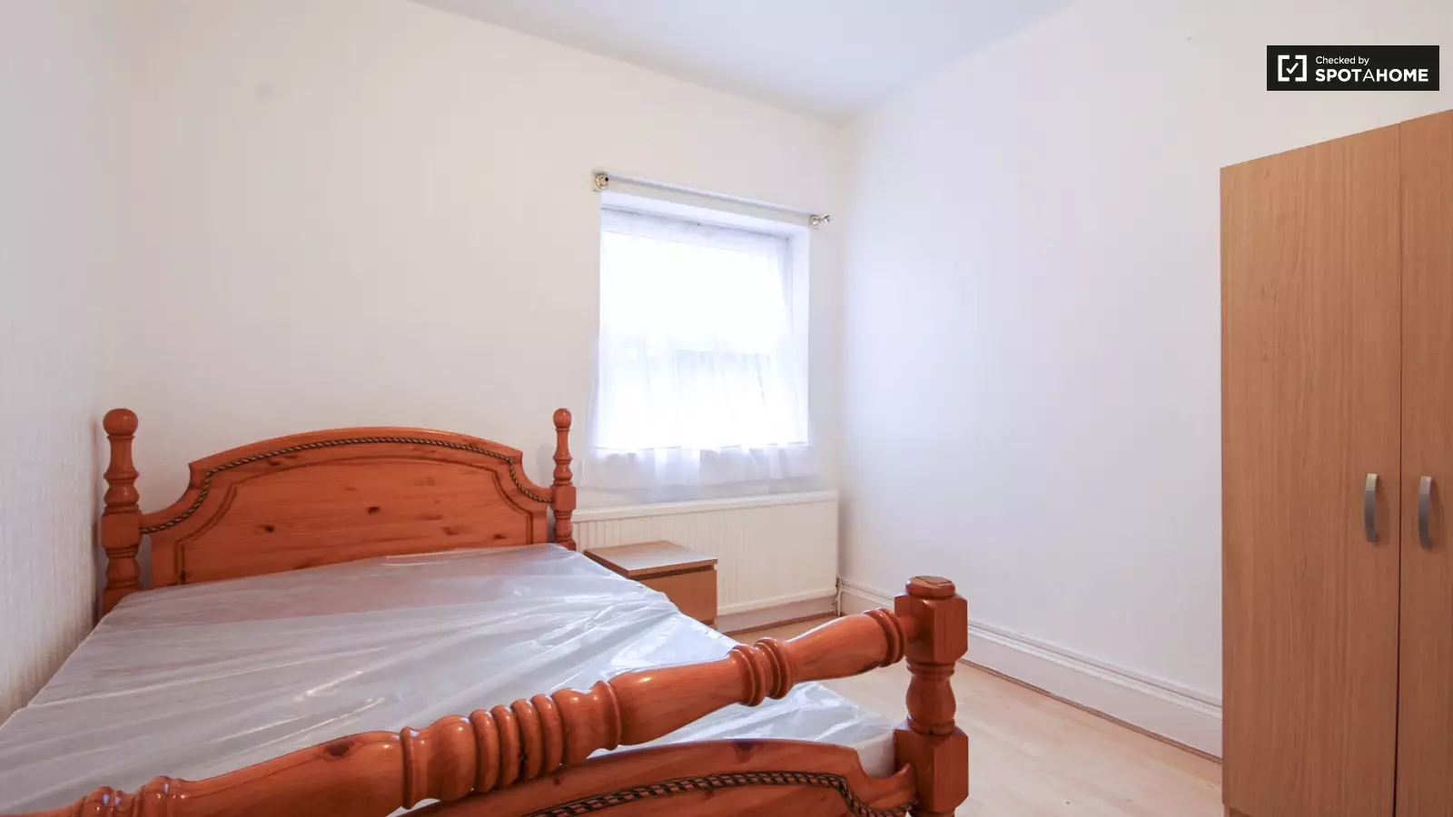 Room Drayton Road in Greater London