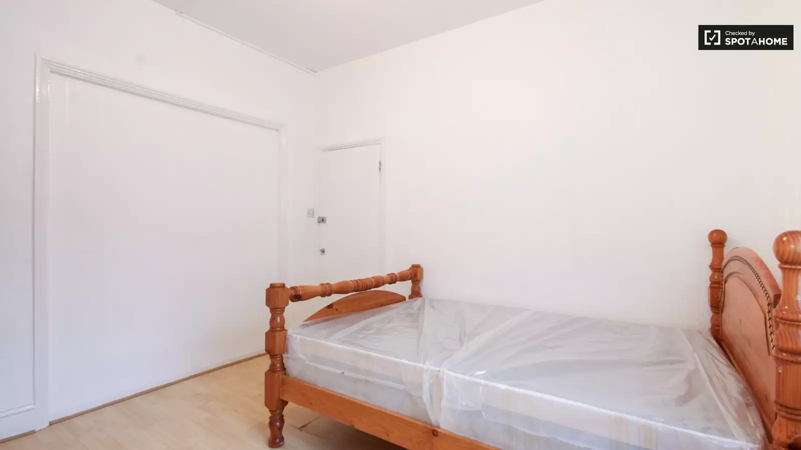 Room Drayton Road in Greater London