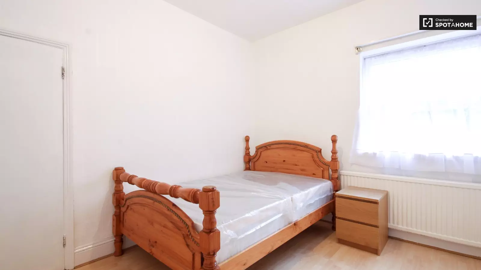 Room Drayton Road in Greater London