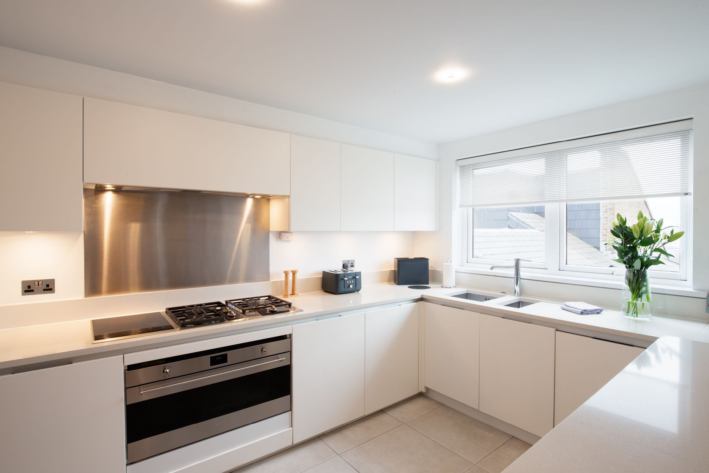Flat Kensington High Street in Greater London