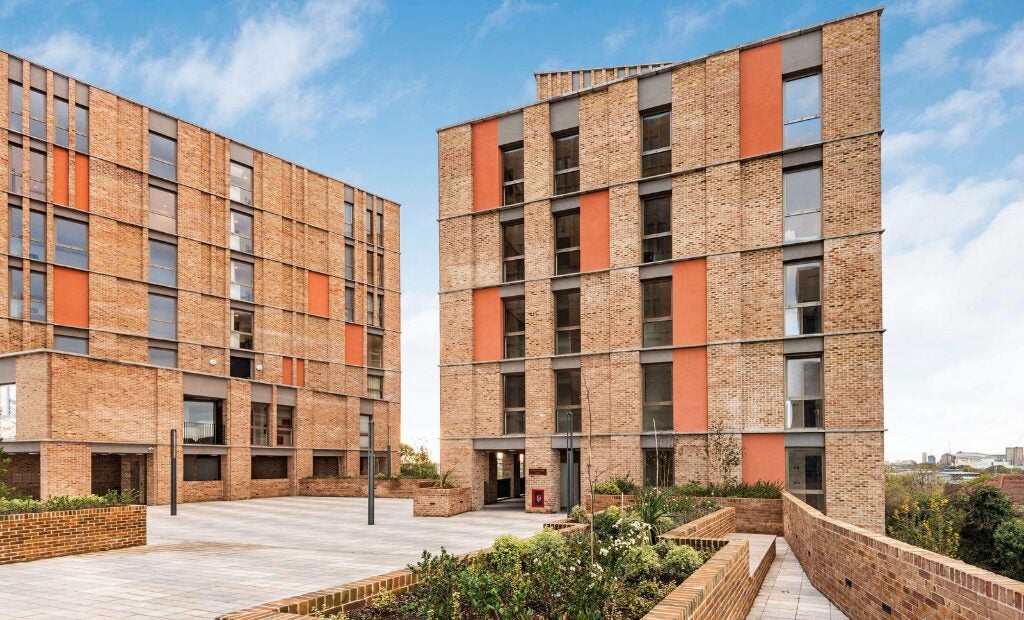 Flat Dudden Hill Lane in Greater London