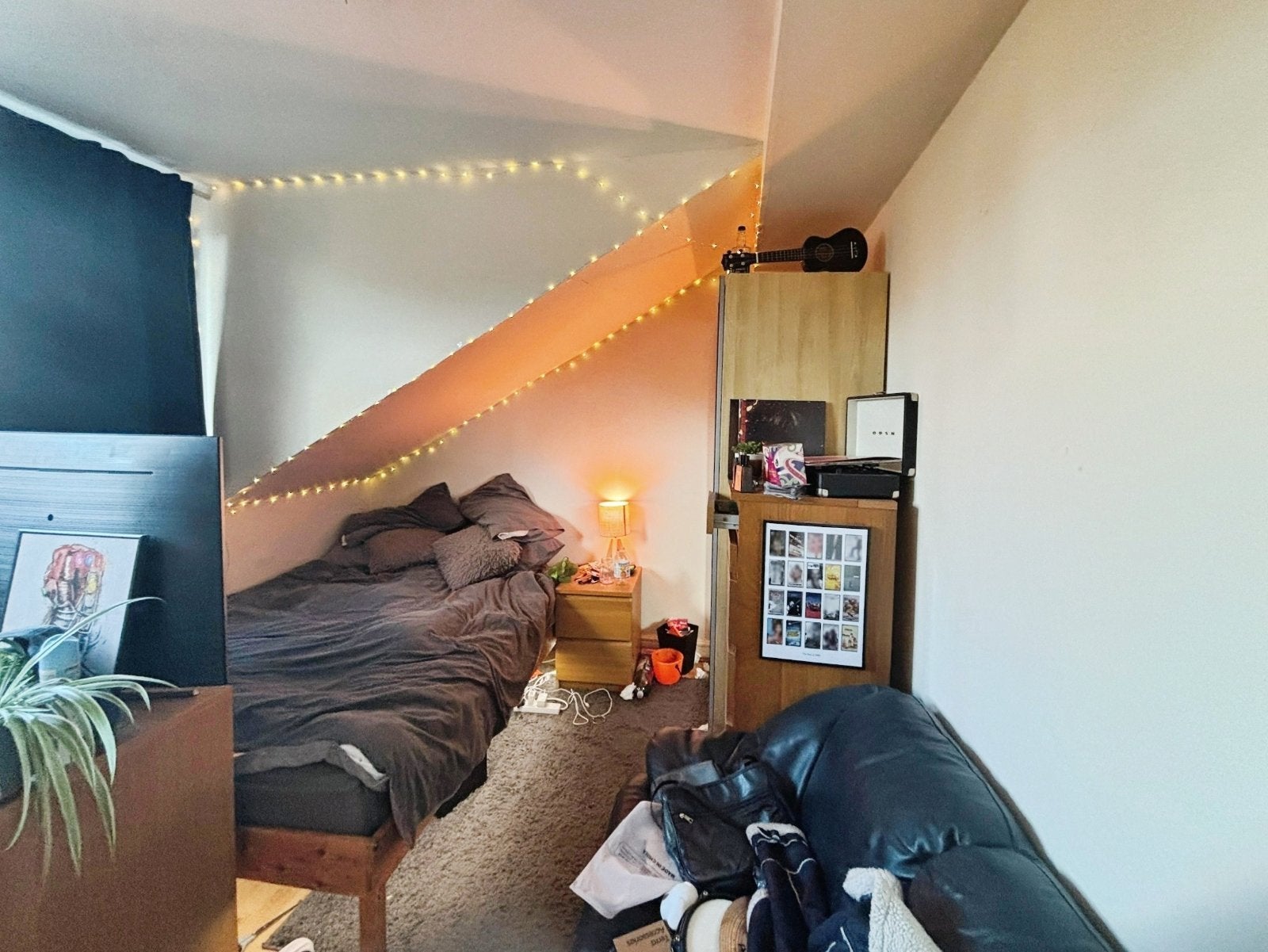 Room Birchfields Road in Manchester