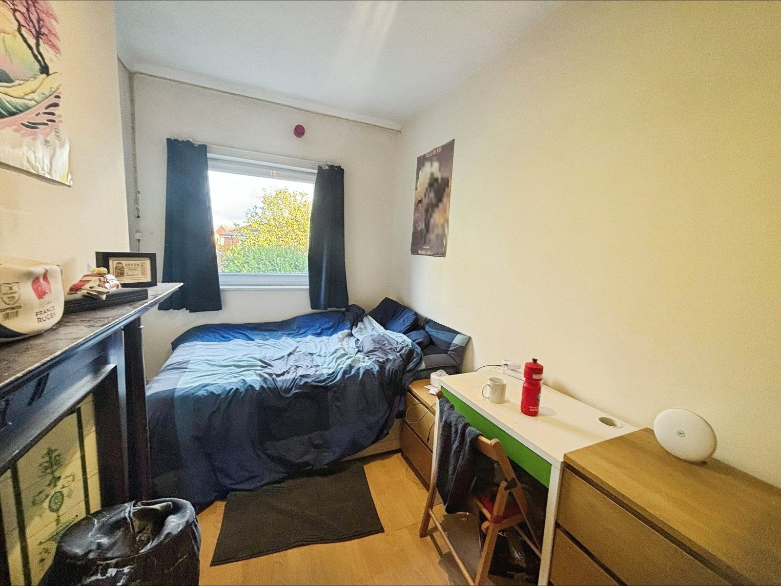 Room Birchfields Road in Manchester
