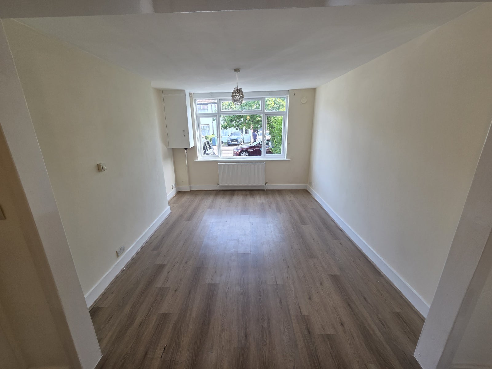 Flat Toorack Road in Greater London