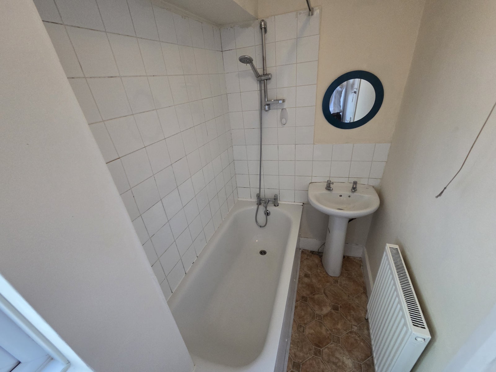 Flat Toorack Road in Greater London