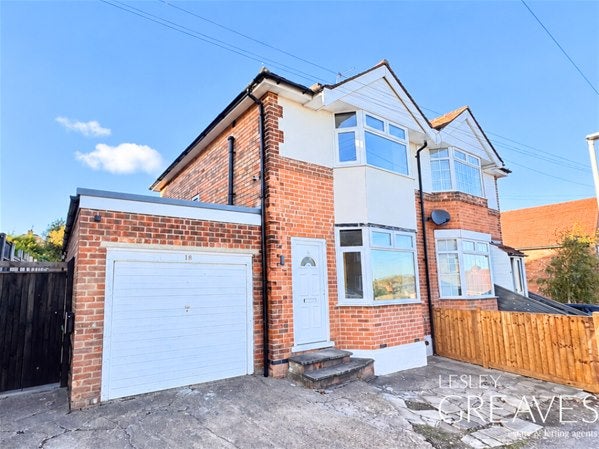 House Westdale Crescent in Nottingham