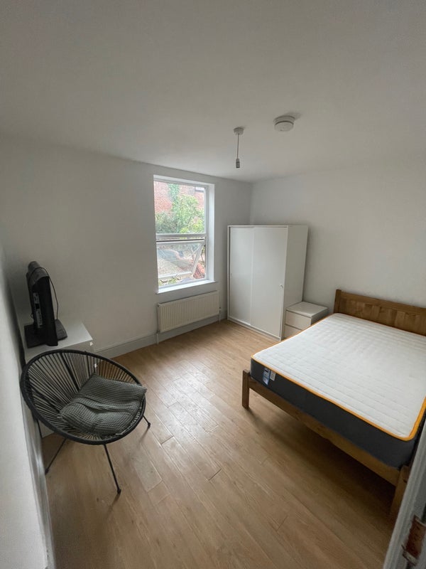 Room Westbrook Bank in Sheffield