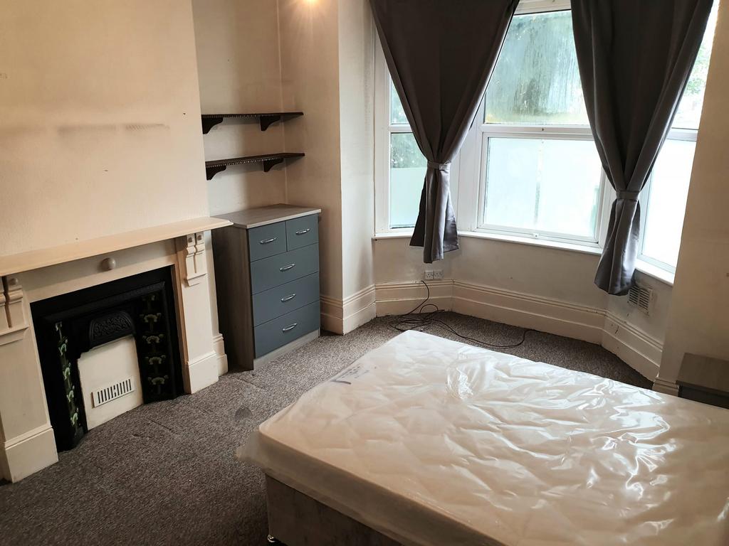 Room Waverley Road in Portsmouth