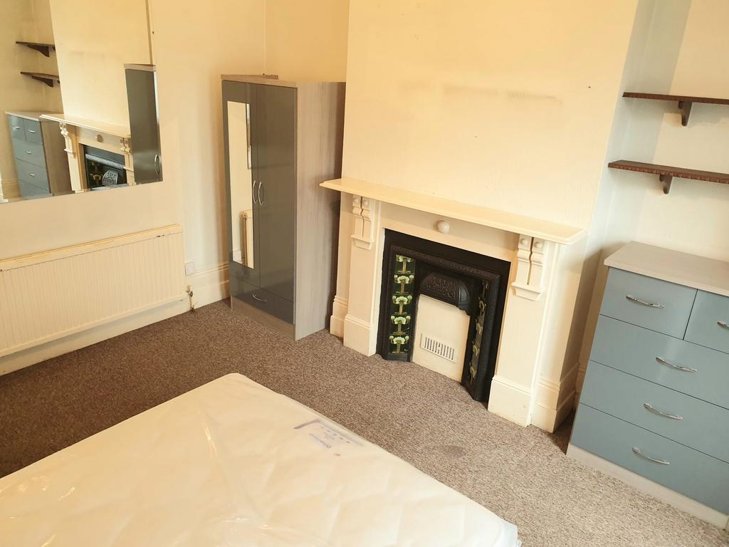 Room Waverley Road in Portsmouth