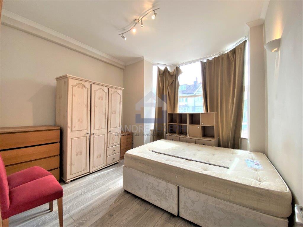 Flat Tooting Bec Road in Greater London