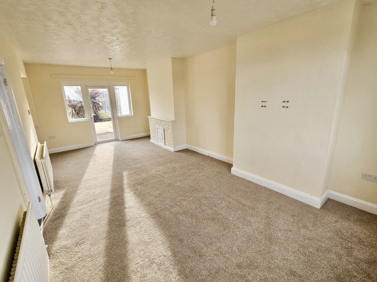House Throne Crescent in Sandwell