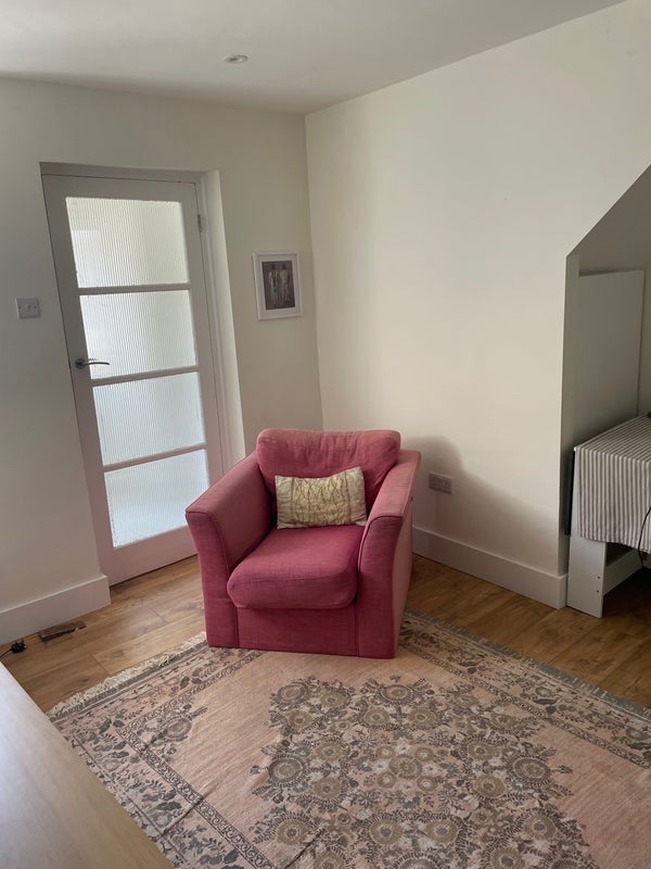 Room Lockmead Road in Greater London