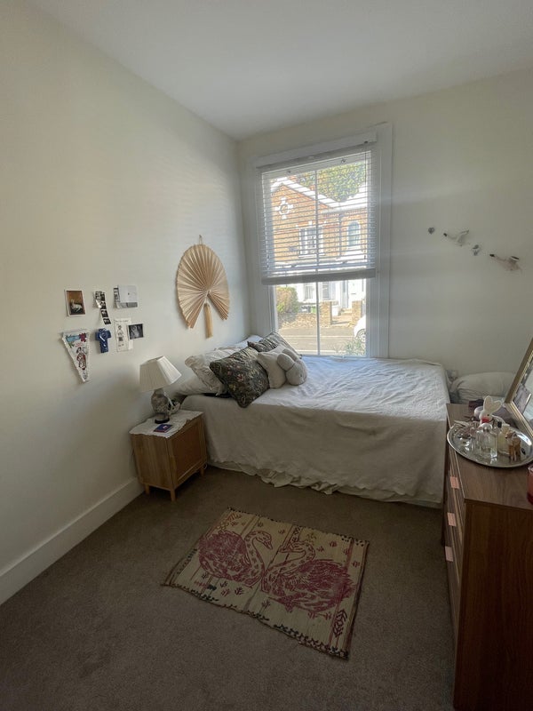 Room Lockmead Road in Greater London