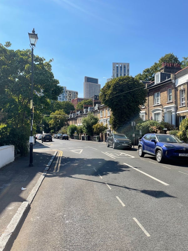 Room Lockmead Road in Greater London