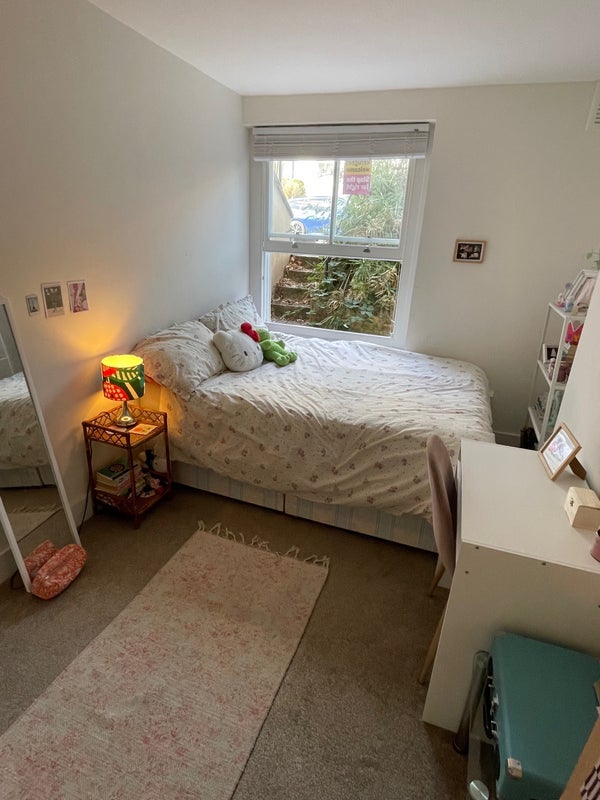 Room Lockmead Road in Greater London
