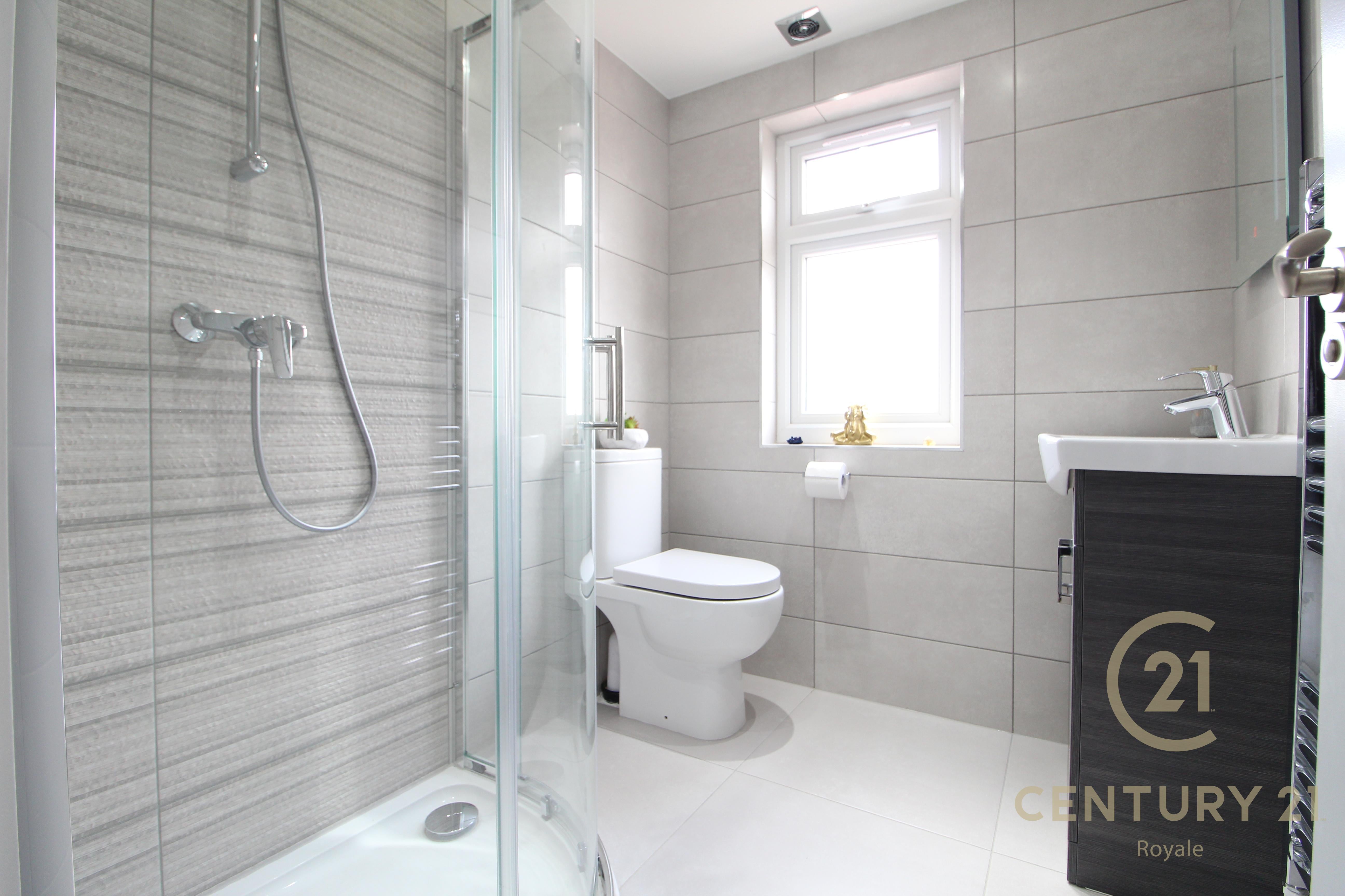 Room Villiers Avenue in Greater London