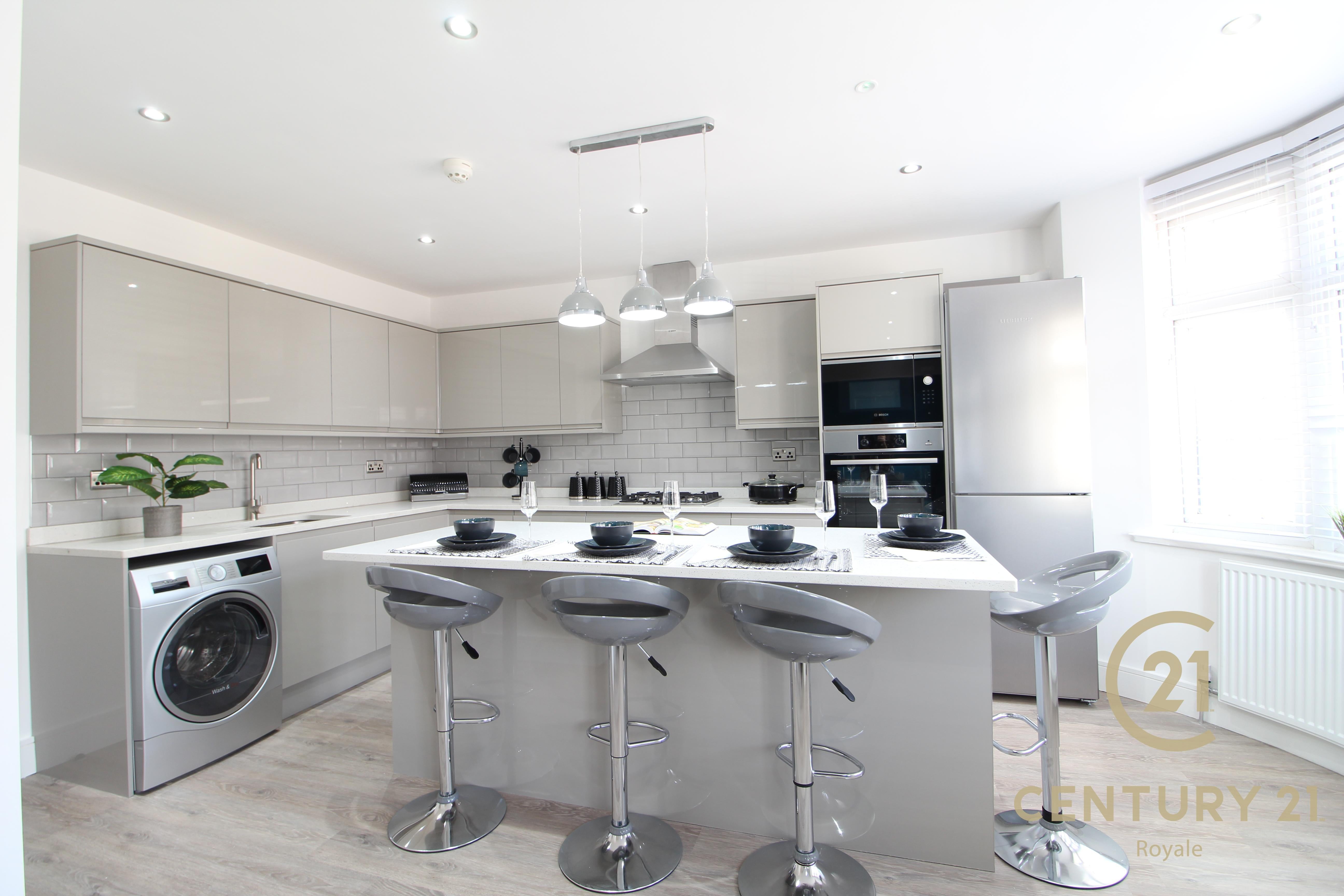 Room Villiers Avenue in Greater London