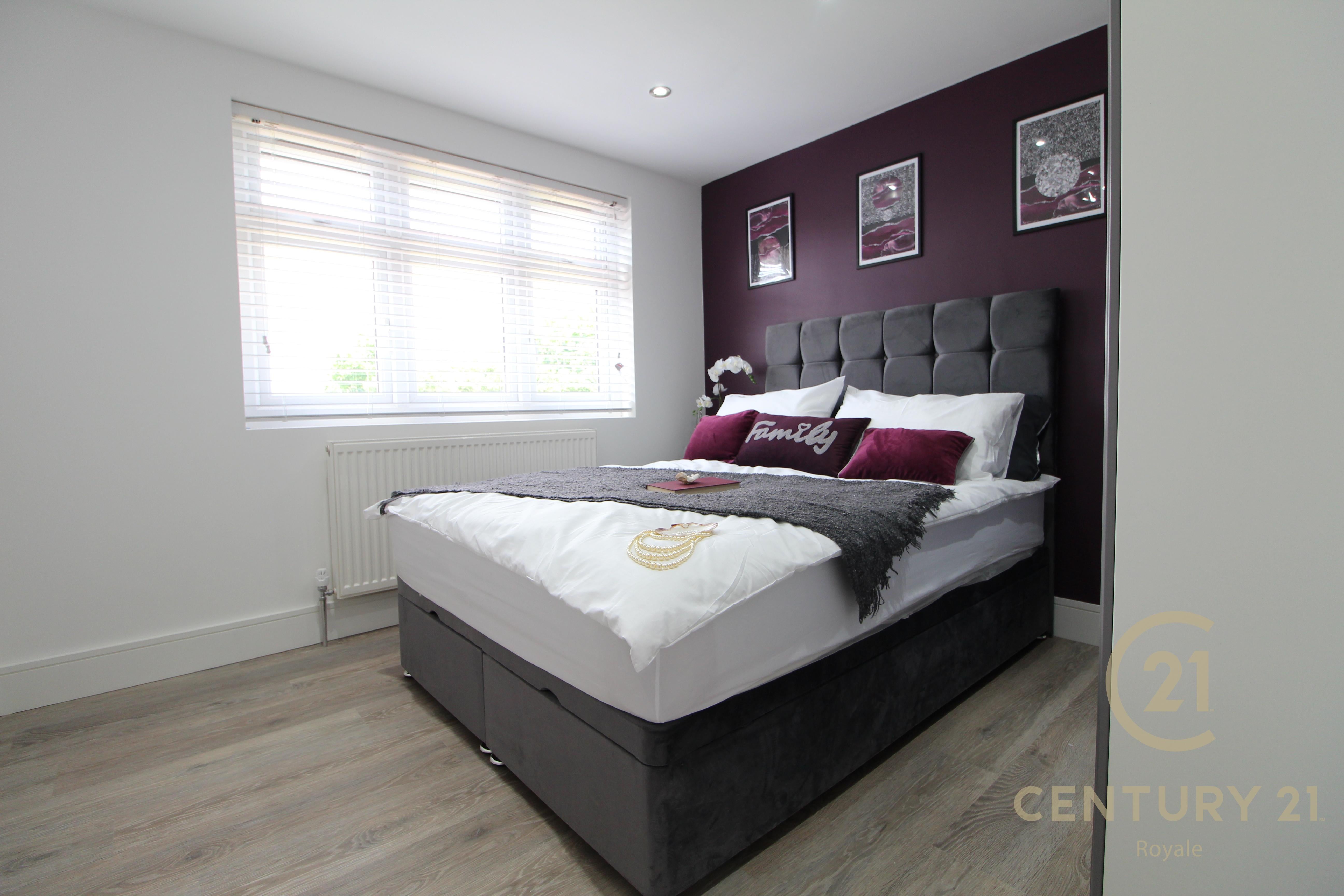 Room Villiers Avenue in Greater London