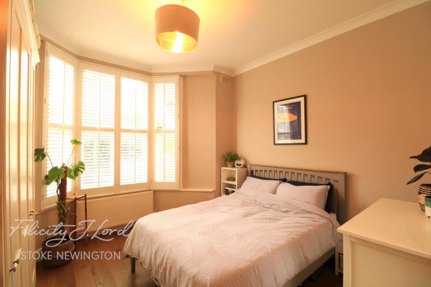 Flat Evering Road in Greater London